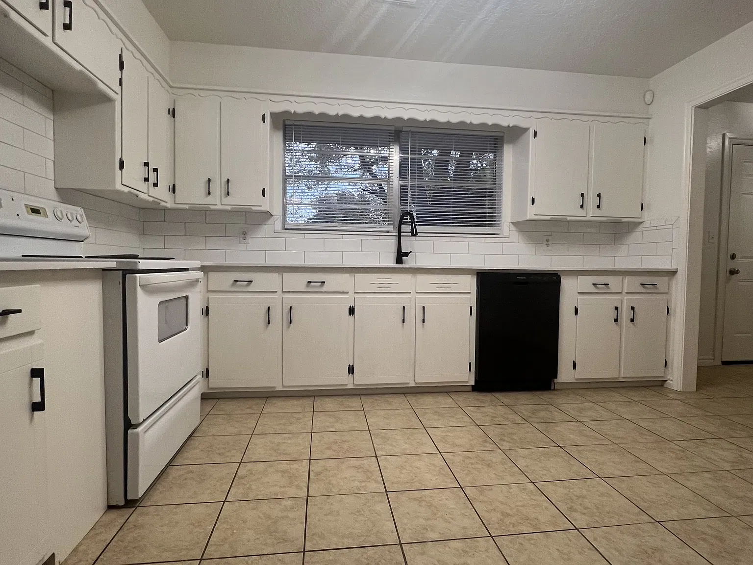 Chautauqua Ave - 1616 (LC/SH/FB) - 1 — Photo 3