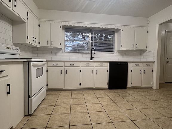 3rd image of 1616 Chautauqua Ave