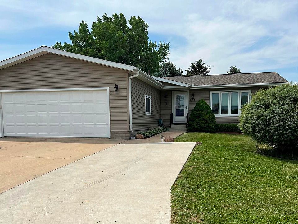 304 E North St, Calmar, IA 52132 Zillow