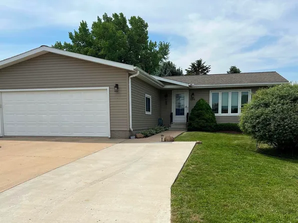 304 E North St, Calmar, IA 52132