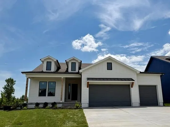 4524 SW Berkshire Dr, Lees Summit, MO 64083