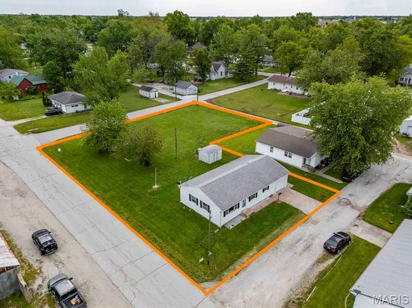 2 Garden Ln, Monroe City, MO 63456