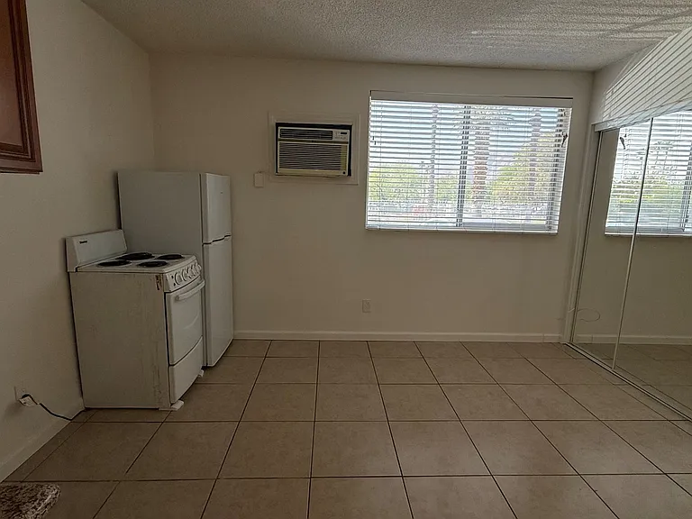 588 E. Mel Avenue - Hermosa Palms — Photo 3