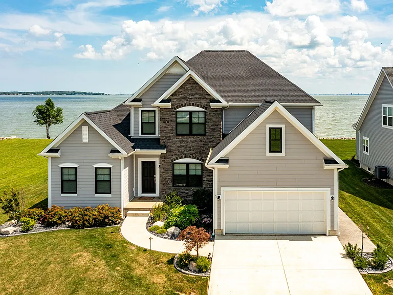 2717 S Waterside Ct — Photo 1