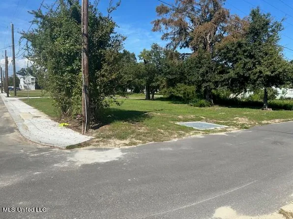 380 Meaut St, Biloxi, MS 39530