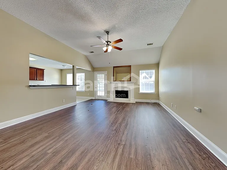 738 Laurel Hill Cir — Photo 8