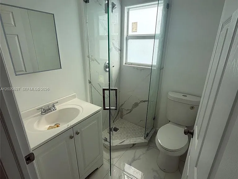 729 SW 3rd St #2 — Photo 5