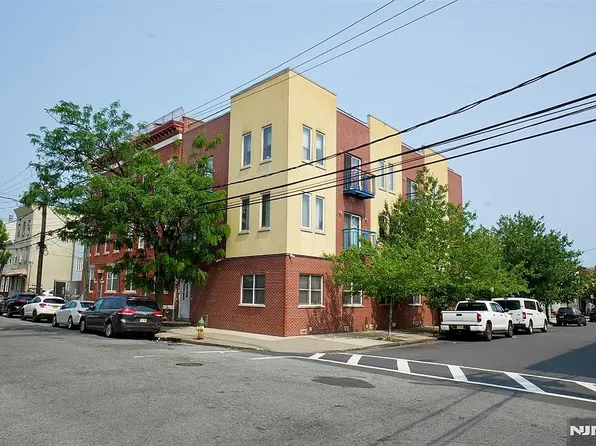 142 Fleming Ave #3B, Newark, NJ 07105