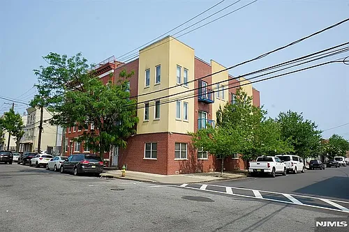 142 Fleming Ave #3B Photo 1