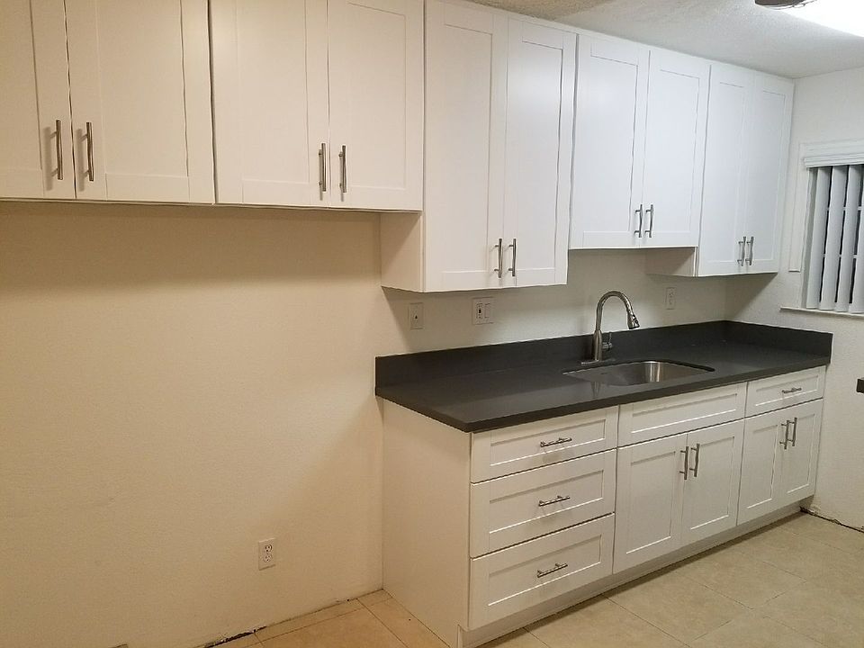 1st image of 113-115 S Halladay St #115-02