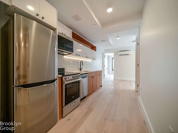 2nd image of 54 W 125th St #305