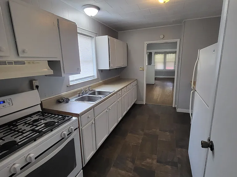 1527 N Chester Ave — Photo 7
