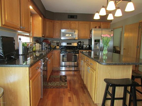 5th image of 54 Shady Oak Ct