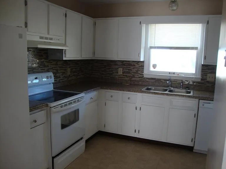 2208 Patriot Dr — Photo 3