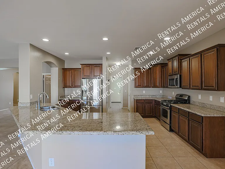 2954 E Coconino Dr — Photo 5