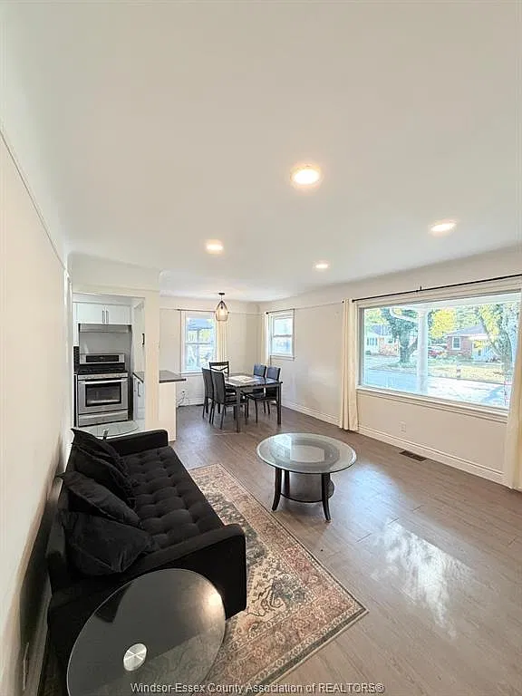 4 bed, $3,200 — Photo 3