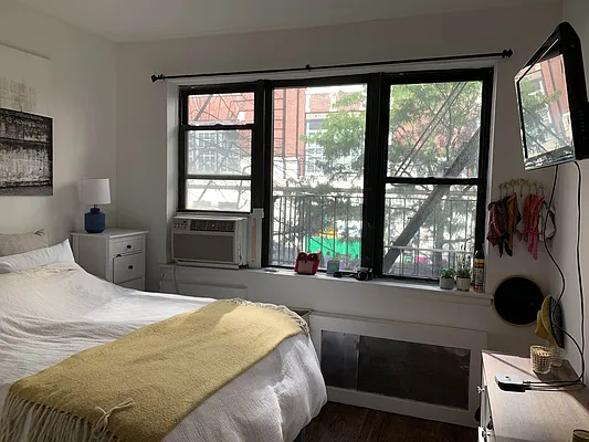 Rented by Salon Realty Corp | media 7