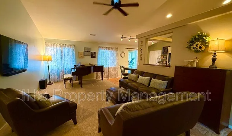 5508 Holly Way — Photo 8