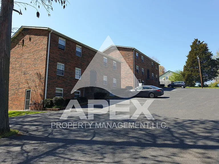 Fairhill Apartments — Photo 2