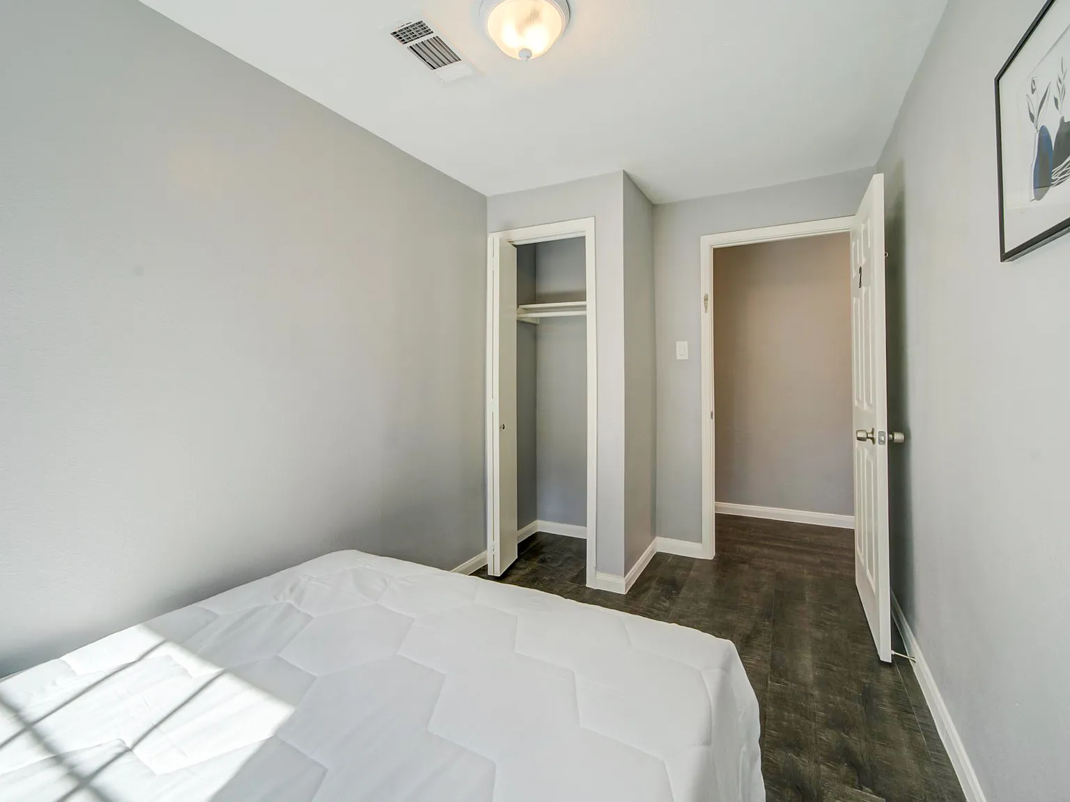 4 bed, 4.0 bath, 1904 sqft, $711 — Photo 2
