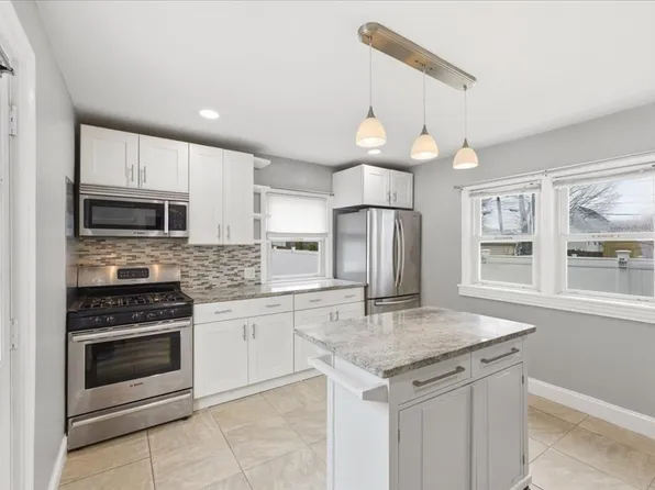 21 Chauncey St, Dedham, MA 02026