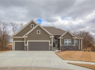 17601 Mission Rdg, Smithville, MO 64089