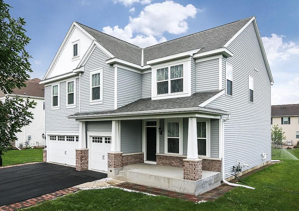 Lovely 2-story home, located on a nice corner lot, in a friendly Shakopee neighborhood. 
Driveway edged with pavers and welcoming front porch!Close to parks and trails and easy access to Highway 169!