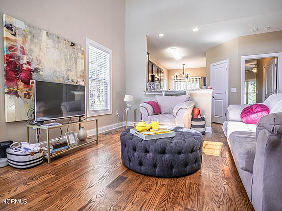 5th image of 10 Cypress Cir