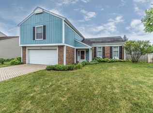 422 Newport Dr, Naperville, IL 60565