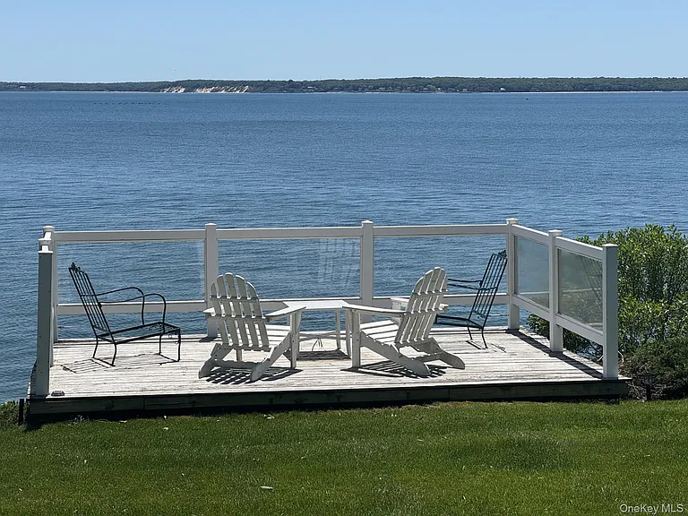 1429 Peconic Bay Blvd — Photo 33