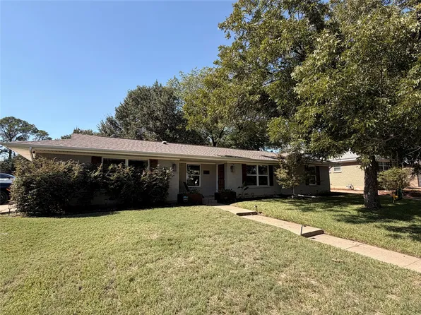 721 Hurstview Dr, Hurst, TX 76053