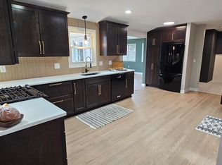686 Wheaton Ave, Roseville, MN 55113