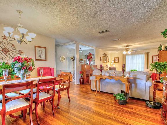 5th image of 102 Hickory Dr