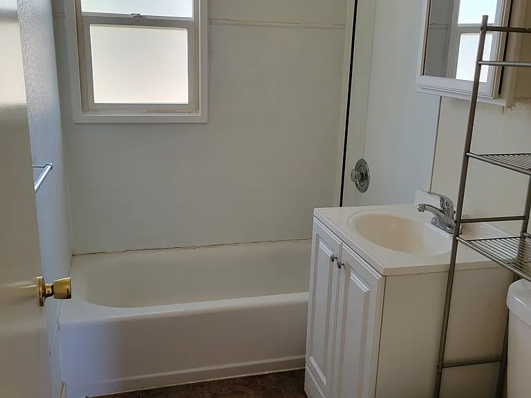 1118 W Farr Ave — Photo 7
