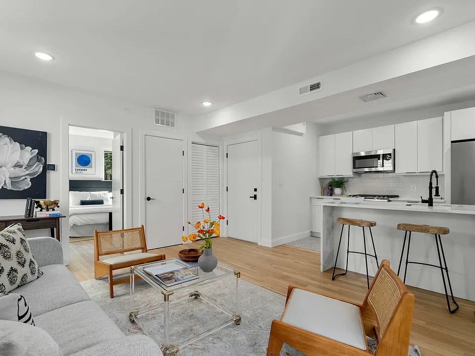 76 Webster St #2