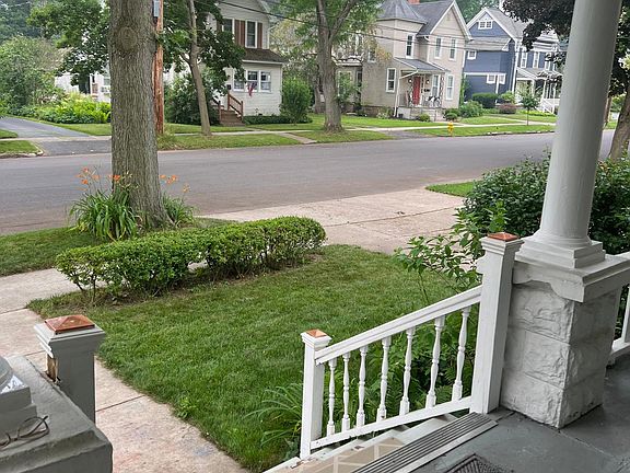 4th image of 18 Woodlawn Ave #1