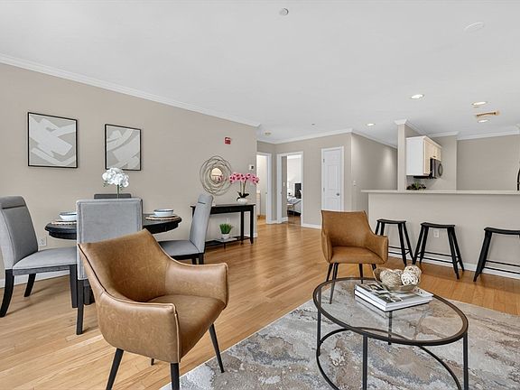 4th image of 974 Main St APT 23