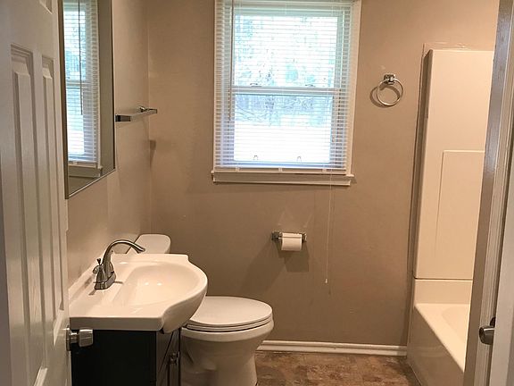 3rd image of 423 Melvin Ave