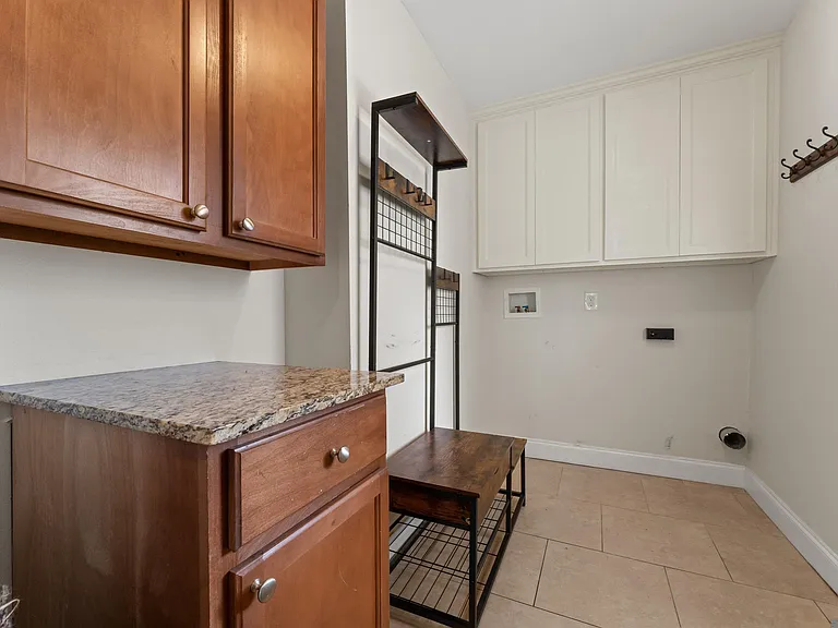 3919 Claycut Rd — Photo 24