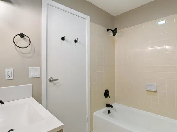 475 Palisade Avenue image 13 of 16