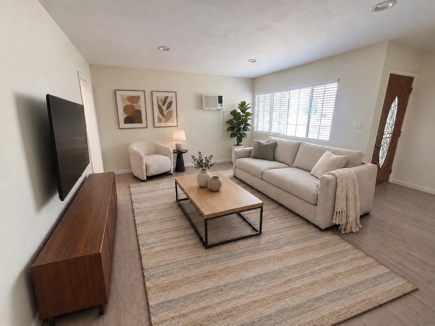 2 bed, 700 sqft, $2,700 — Photo 2