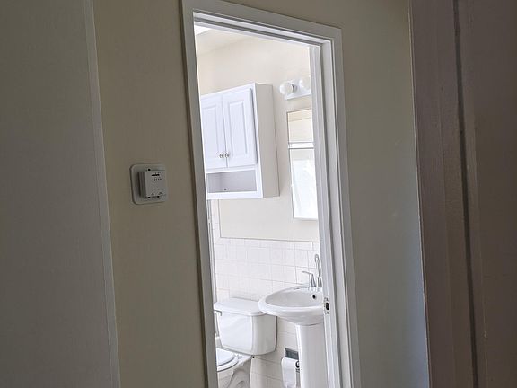 4th image of 450 Milton Ave