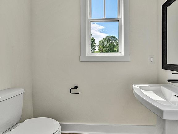 4th image of 115 Retreat Ln