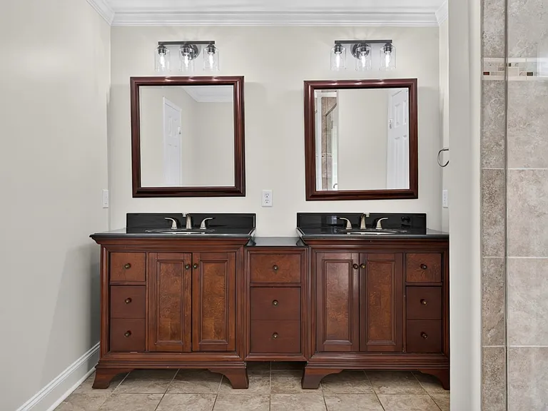 2027 Riding Ridge Rd — Photo 35