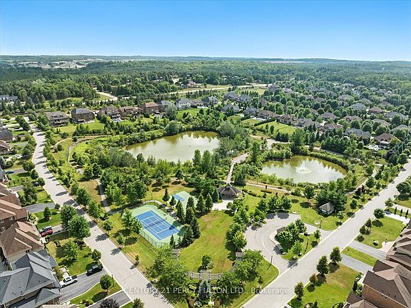 4th image of 13 Country Club Cres