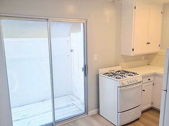 5th image of 120 Bennett Ave #4