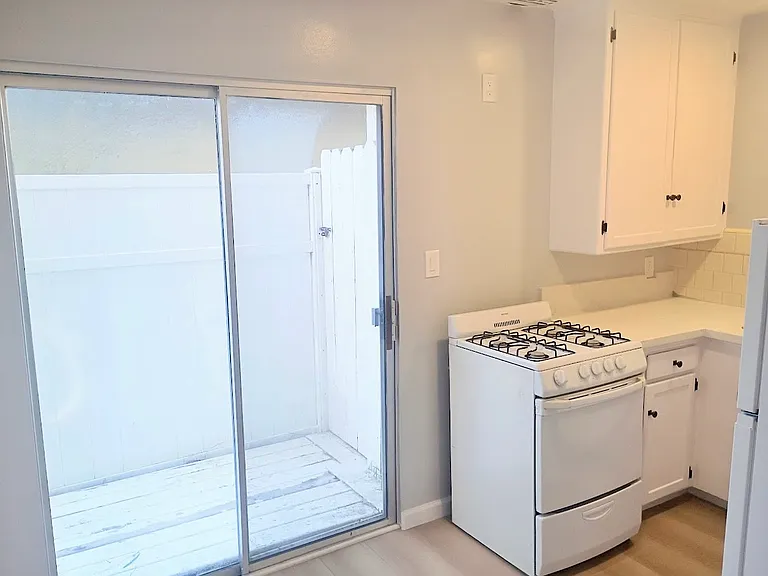 120 Bennett Ave #4 — Photo 5