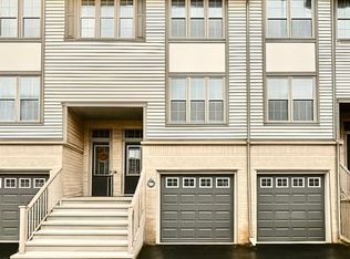 104 Caithness Point, Ottawa, ON K1W 0G4