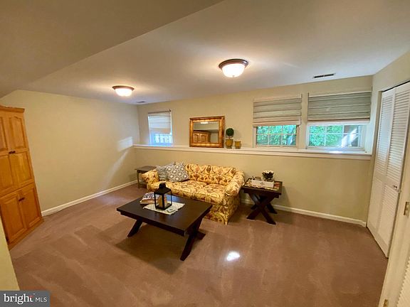 4th image of 141 Steven Ln
