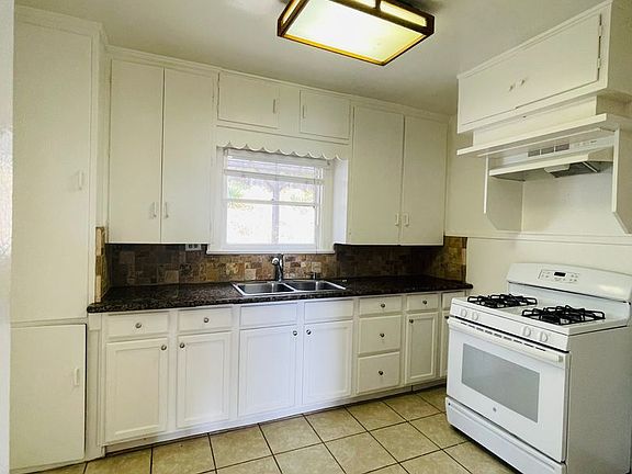 5th image of 2195 Palomar Ave